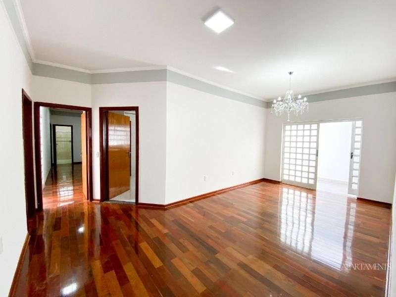 Casa à venda com 4 quartos, 260m² - São José,Franca 