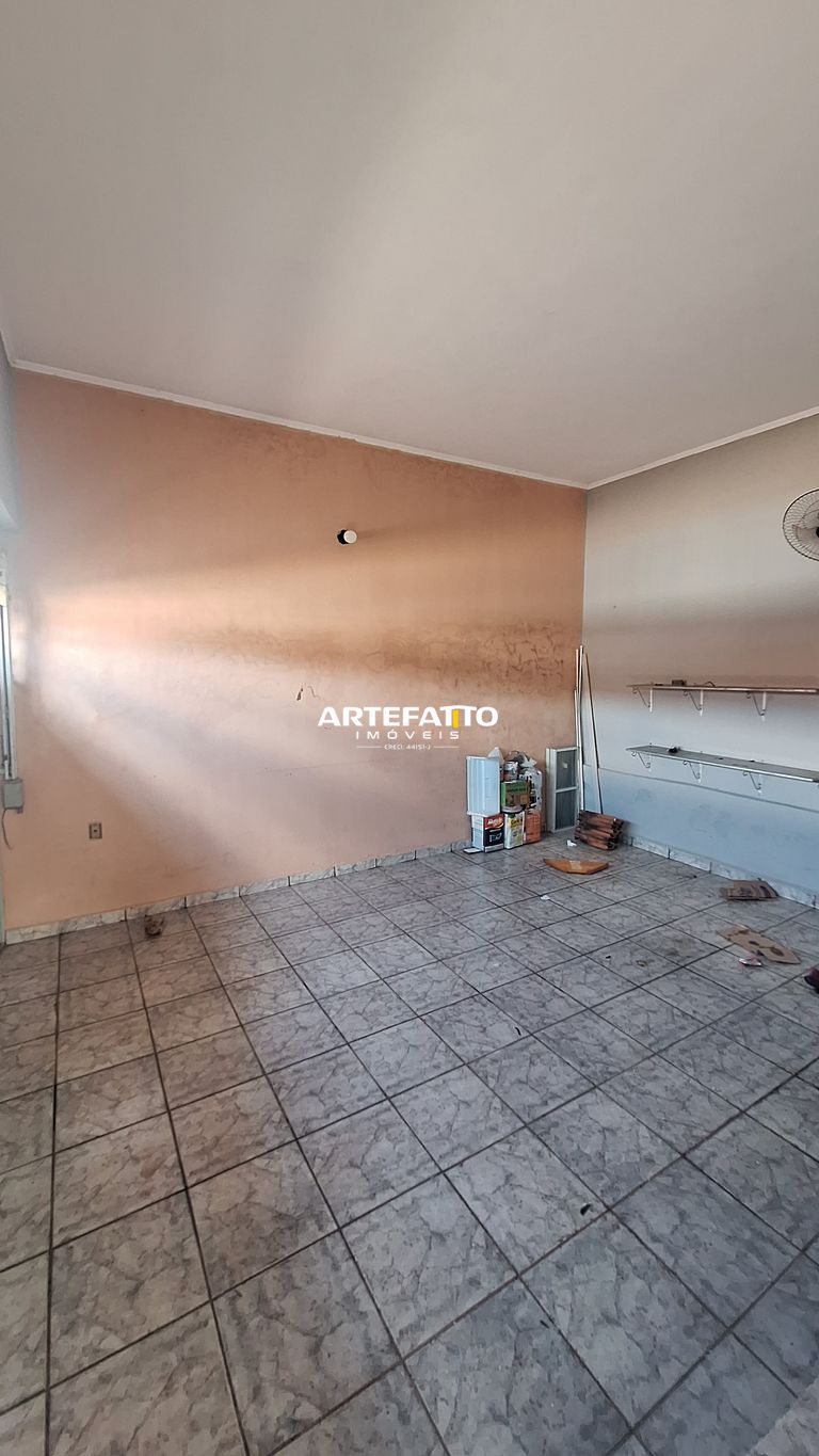  - Casa no Jd. Éden, 250m² de terreno, 3 dorm. sendo uma suíte.