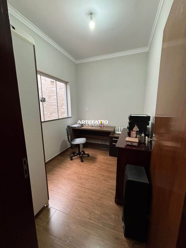  - Casa com 3 dormitórios no Meneghetti I