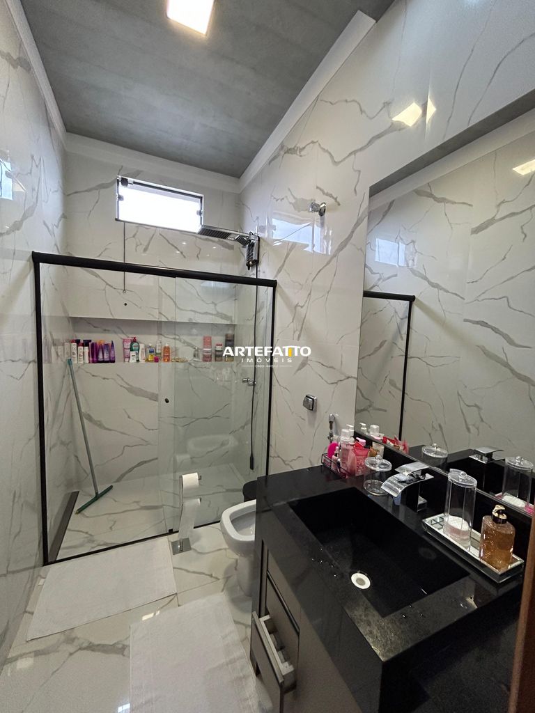 Sobrado à venda com 3 quartos, 292m² - Residencial Zanetti,Franca 