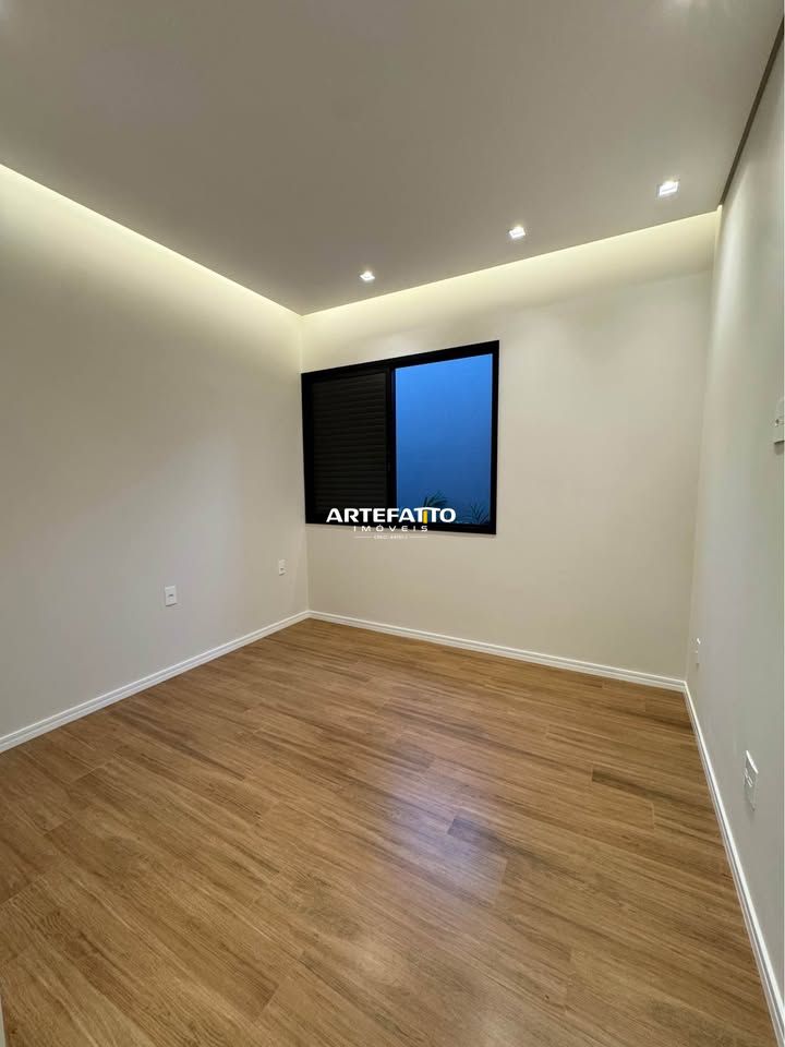  - Casa com 3 suítes no bairro Jardim do Éden