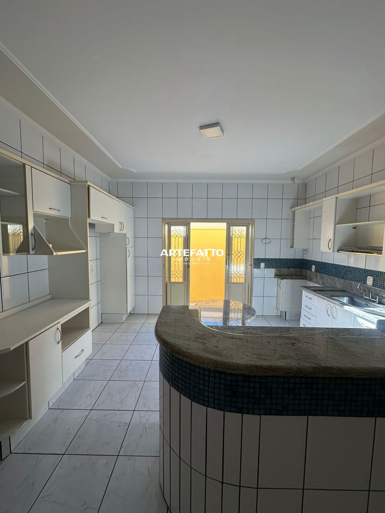  - Casa com 3 dormitórios no bairro Vila Santa Cruz