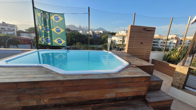 Piscina com Deck, Chuveirão