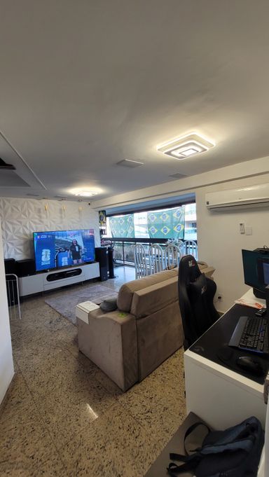 1º Piso Sala ampla, com espaço para home office integrado