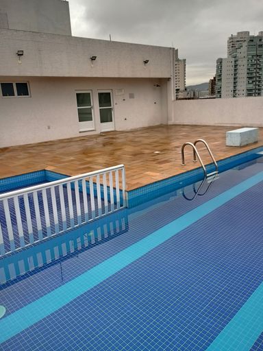 PISCINA E ESPAÇO PARA SOL E ESPREGUIÇADEIRAS