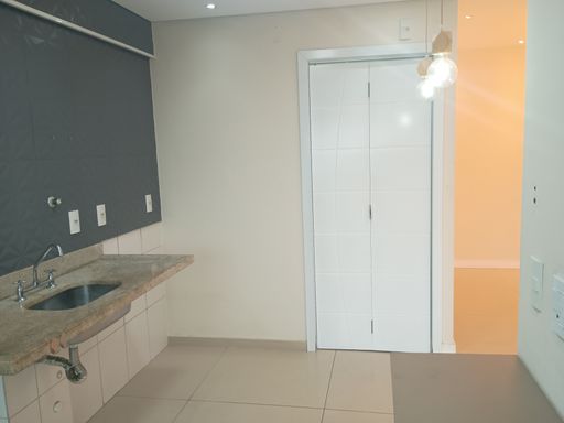 COZINHA COM DESPENSA FECHADA