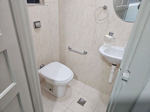 BANHEIRO DE ÁREA DE SERVIÇO