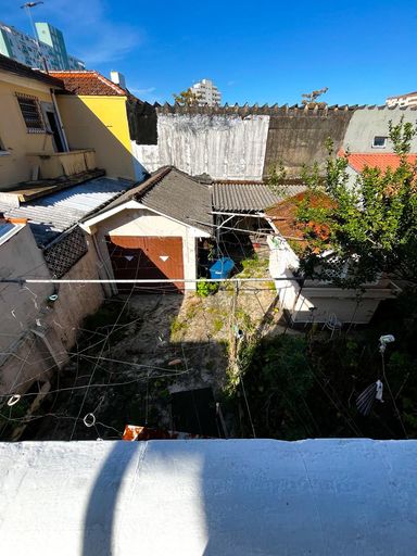 Quintal com varagem fechada, viveiro, lavanderia