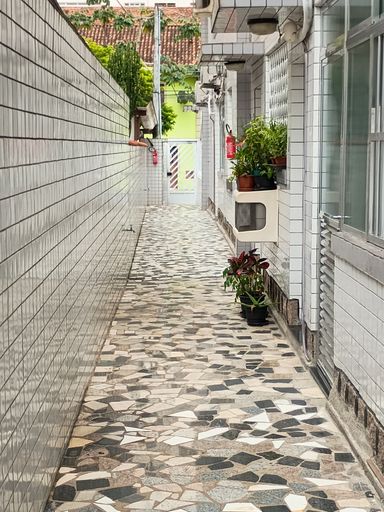 ACESSO AO APARTAMENTO TIPO SOBREPOSTA ALTA - ENTRADA EXCLUSIVA