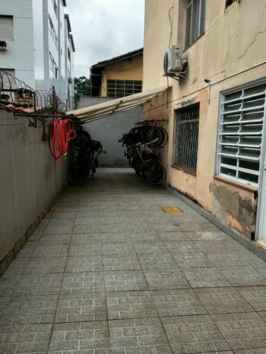 QUINTAL COM BICICLETÁRIO