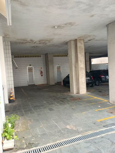 MUITAS VAGAS NO TÉRREO