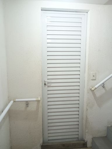 SALA DE PRODUTOS DE LIMPEZA ,VASSOURA ETC...