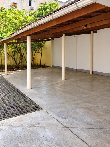 ESPAÇO DOS FUNDOS DO PRÉDIO