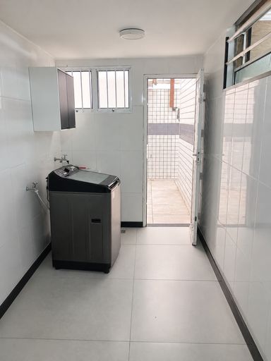 ÁREA DE SERVIÇO COM ACESSO AO QUINTAL