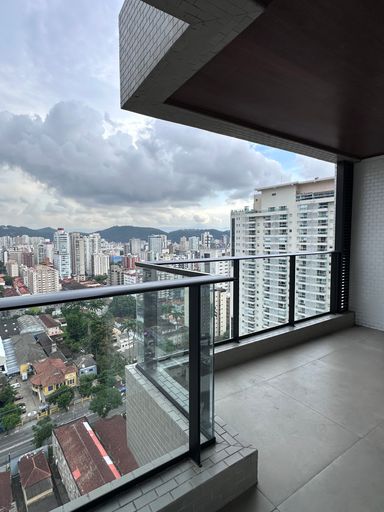 Varanda integrada com sala dormitorio e cozinha