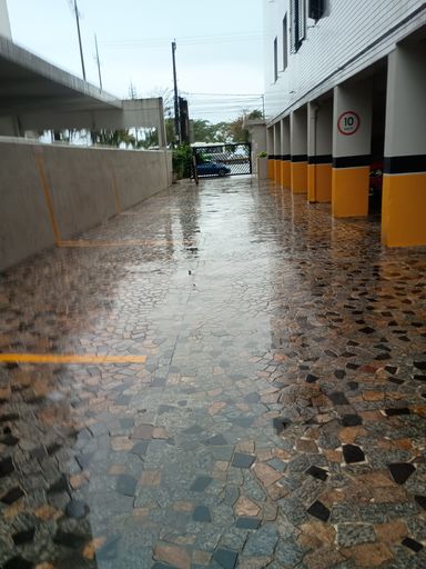 PÁTIO DE GARAGENS