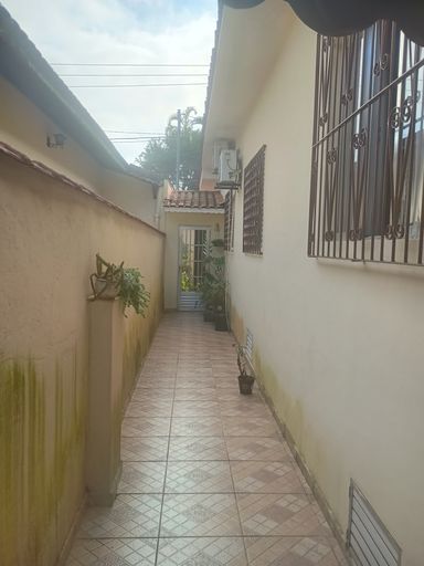 VISTA DO CORREDOR DO MEIO PARA A FRENTE