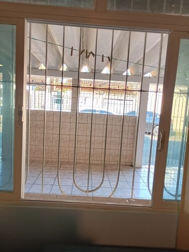 VISTA DA SALA PARA A GARAGEM