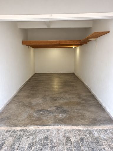 GARAGEM GRANDE FECHADA