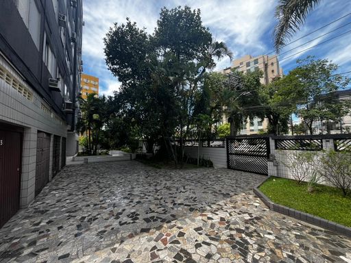 ENTRADA 1 COM JARDIM