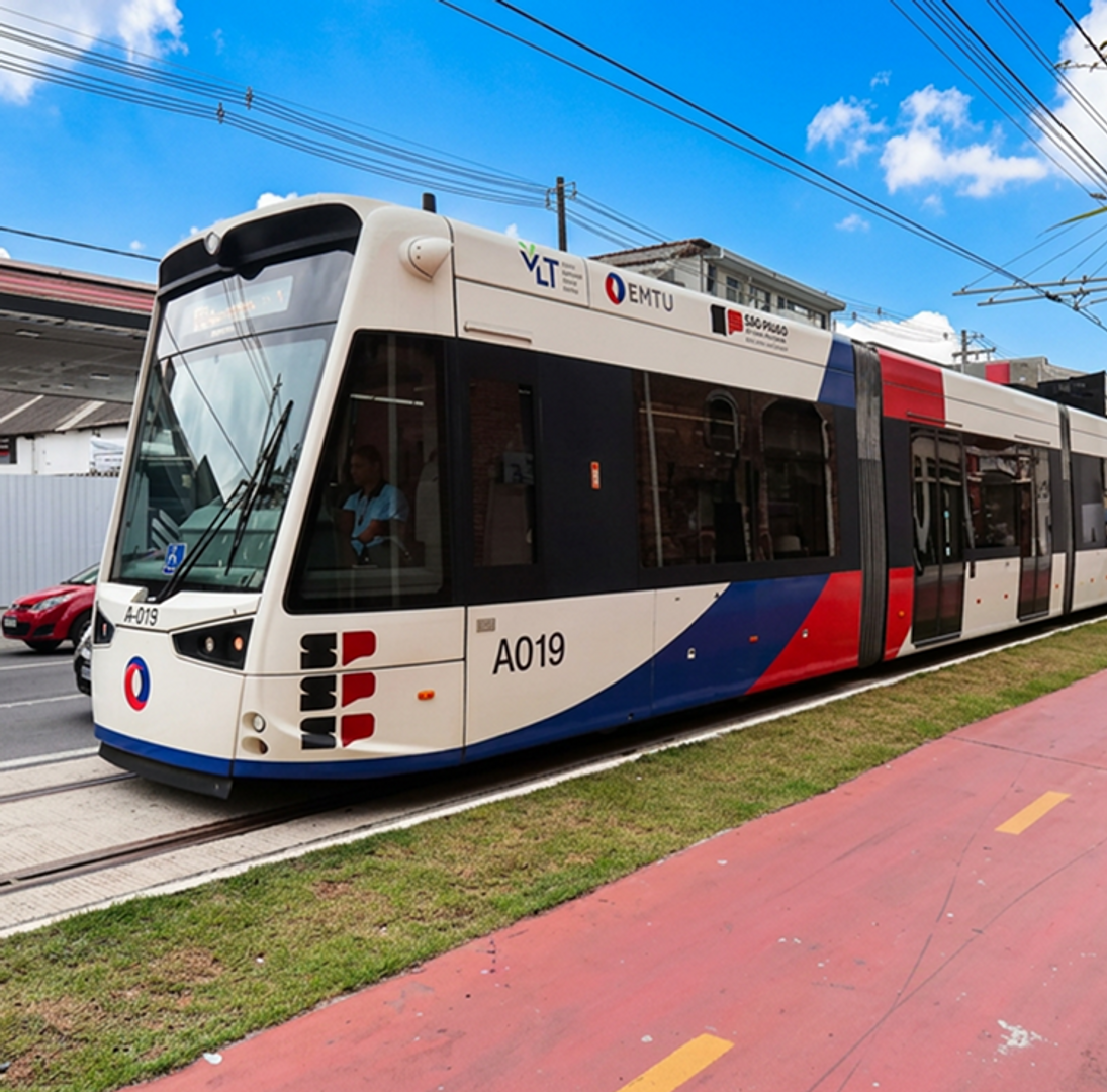 Trem do VLT da Baixada Santista e ciclovia - Infraestrutura urbana em Santos