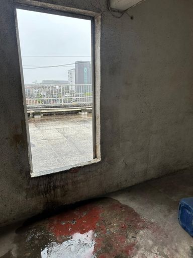 Parte superior onde fica a casa de maquinas para fazer mais 4 suítes