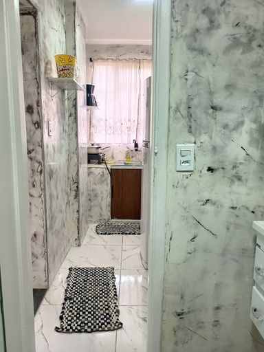 VISTA DO BANHEIRO PARA A COZINHA