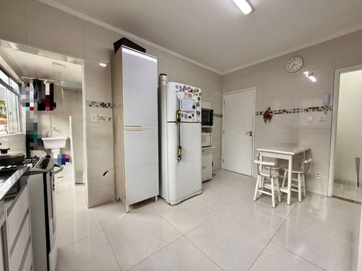 COZINHA COM ENTRADA DE SERVIÇO