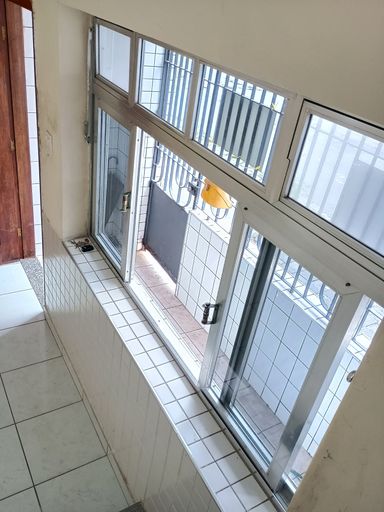 VISTA DA SALA PARA A RUA