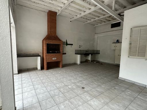 CHURRASQUEIRA COBRTA NA EDÍCULA