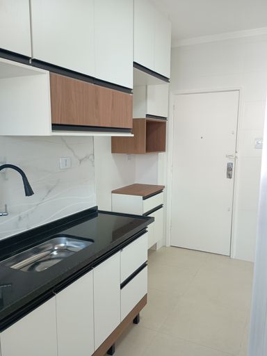 COZINHA COM ENTRADA DE SERVIÇO