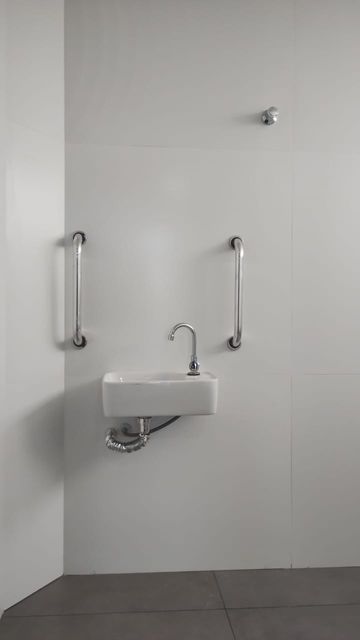 BANHEIROS MASCULINO E FEMININO COM ACESSIBILIDADE