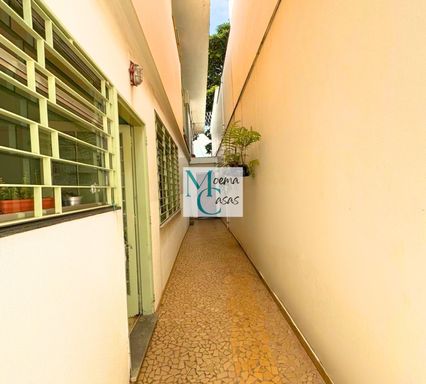 Casa independente com corredor nas duas laterais