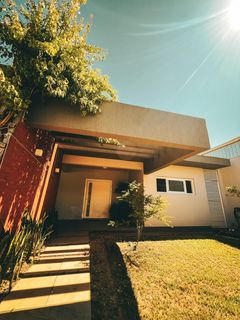 CASA COM ESTILO PURO CHARME COM TRES SUITES EM ESTANCIA VELHA-RS