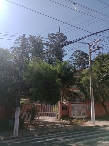 Fachada rua tranquila