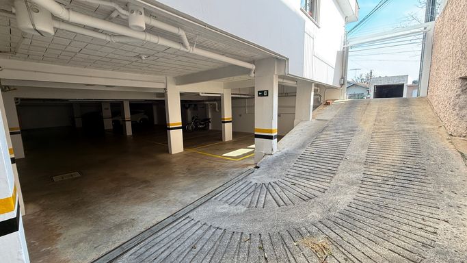 acesso subsolo garagem