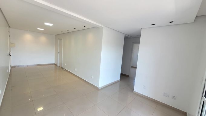 vista dos ambientes sala e outros cômodos