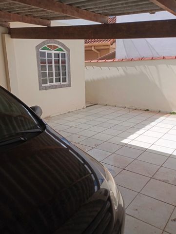 garagem  1 vaga coberta e uma descoberta.