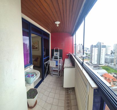 sacada com churrasqueira