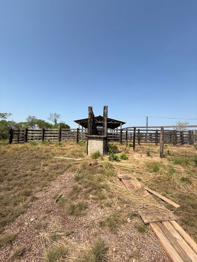 Curral feito de madeira Itauba