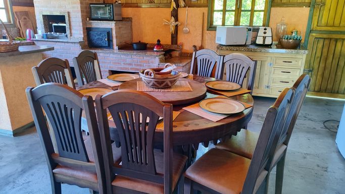 MESA GIRATORIA E LINDAS CADEIRAS