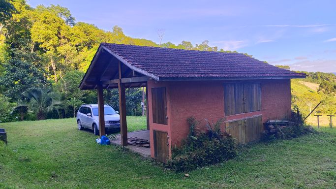 GARAGEM, DEÇPOSITO,E BANHEIRO