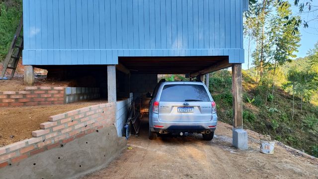 CARRO E GARAGEM COBERTA
