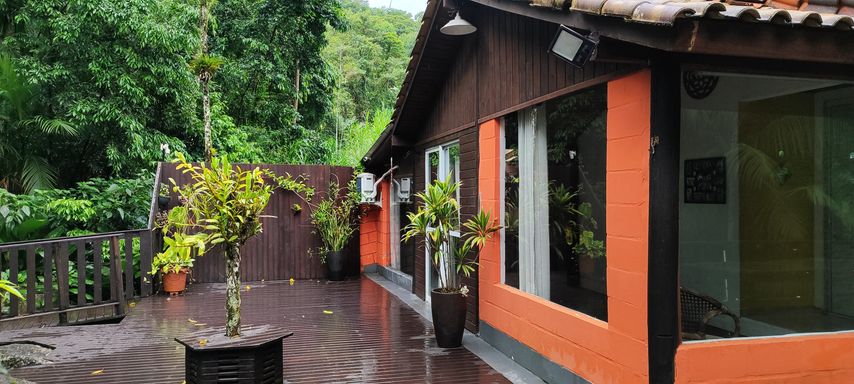 CASA PRINCIPAL COM DECK E NATUREZA