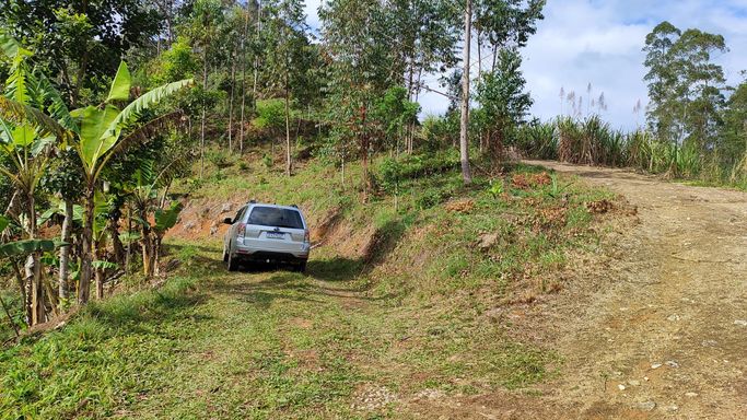 CARRO E ACESSO PARA O ACUDE