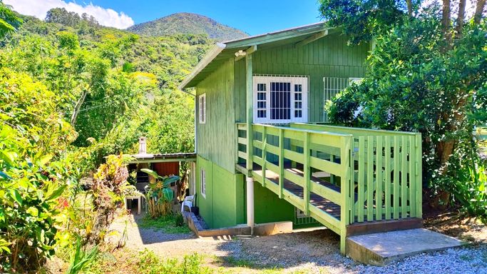 ACRSO A CASA EM CIMA E EM BAIXO E VISTA MARAVILHOSAS