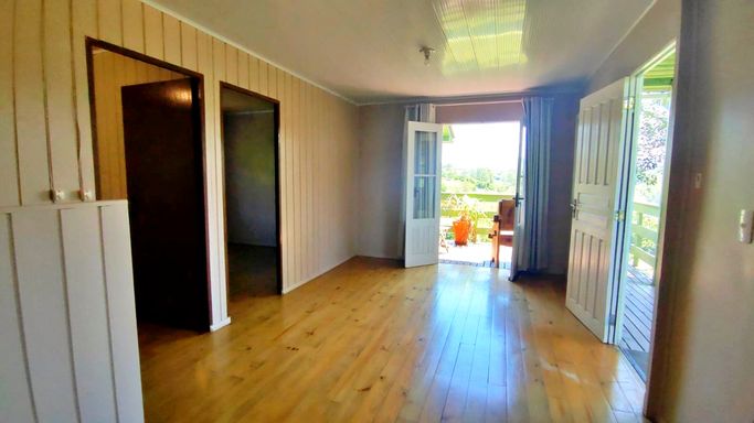 SALA AMPLA CASA PARTE DE CIMA COM 2 QURTOS, VARANDA E BANHEIRO