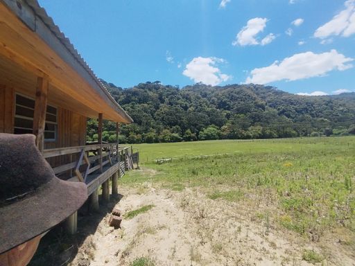 CASA E LINDA PASTAGEM