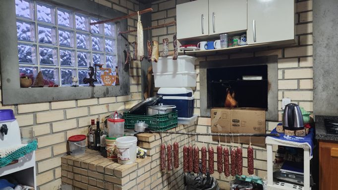 Fogão a lenha e churrasqueira