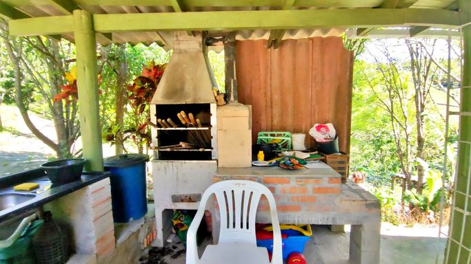 AREA DE FESTAS COM FOGAO A LENHA